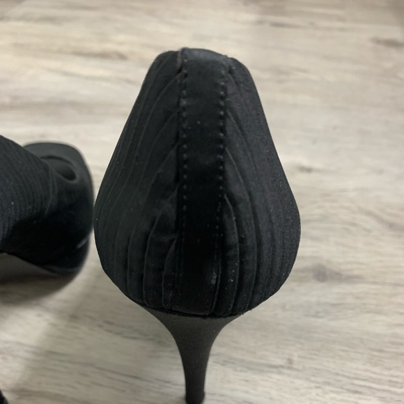 BCBG Heels - Size 7.5 - Picture 13 of 14